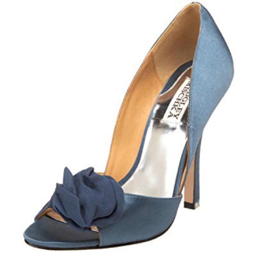 New Badgley Mischka Hyde Pumps in blue.